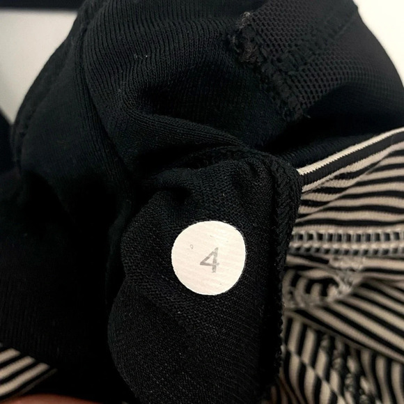 Lululemon Run Engage Bra Tonka Stripe Cashew/Black Wide Straps Athletic Size 4 - Picture 8 of 9